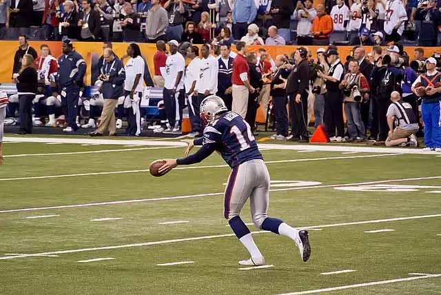 A football athlete kicking the ball.
