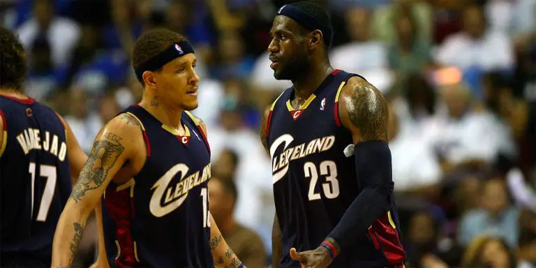 Delonte West and LeBron James together in the court playing basketball.