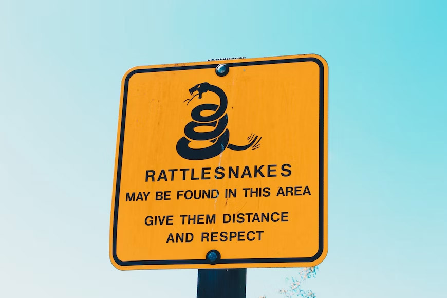 A sign board warning the presence of rattlesnakes.