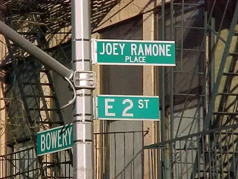 The street signs Bowery and Joey Ramone Pl., New York.