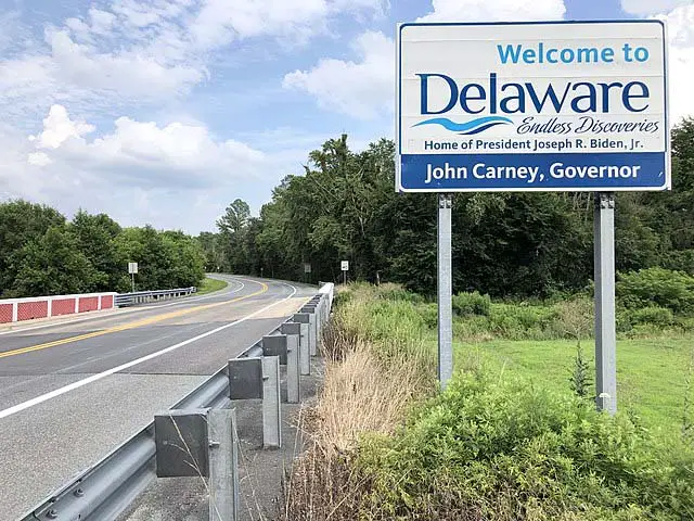 A road sign that welcomes visitors to Delaware, the hometown of President Biden.