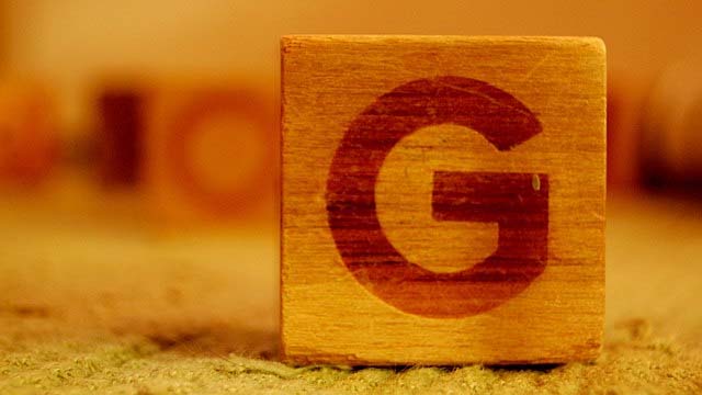 A scrabble tile with the letter G printed on it.